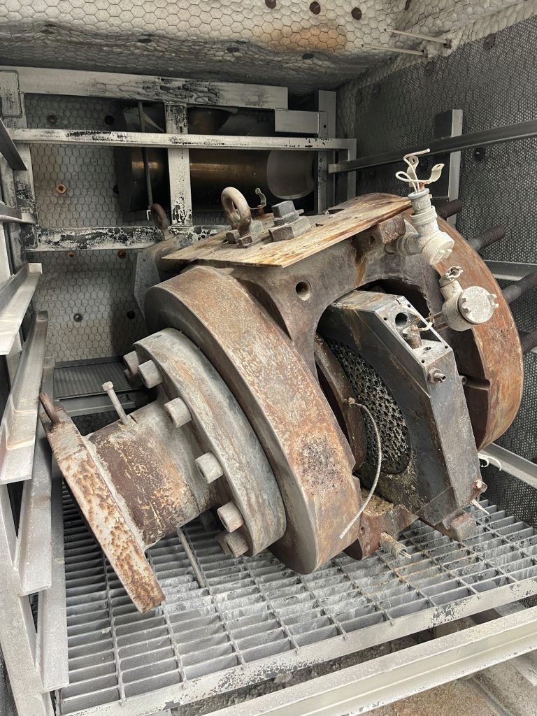 Beringer SPC-1500 (15") at PSI for rebuild